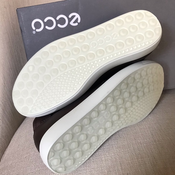 ECCO Soft 7 Zip Bootie Sneaker - Picture 9 of 12